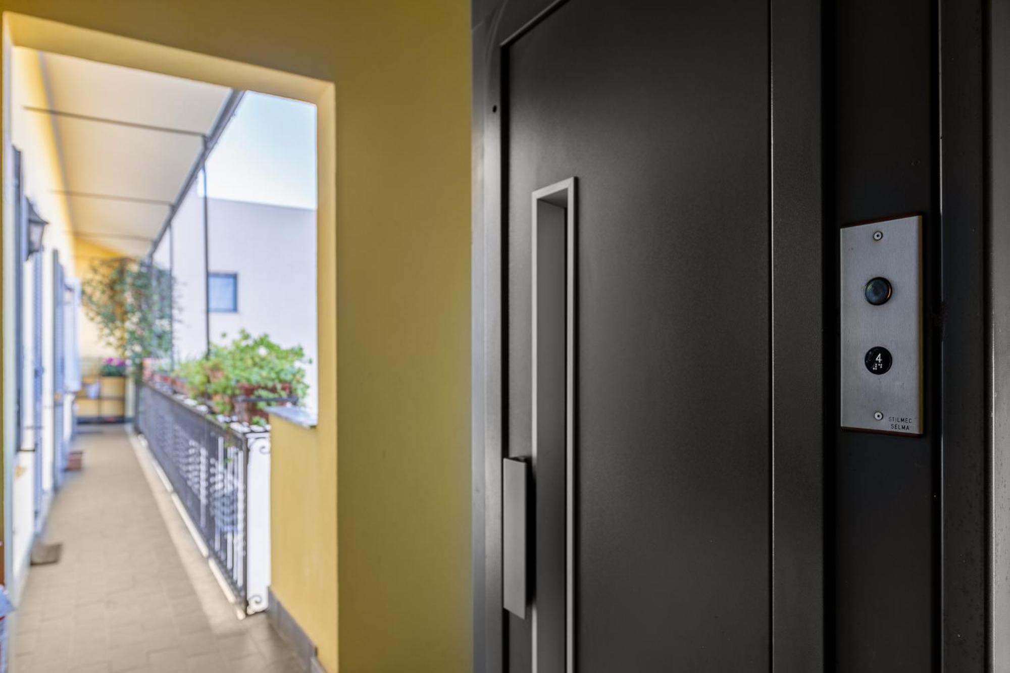 شقة Bright Loft - Free Private Parking ميلان المظهر الخارجي الصورة
